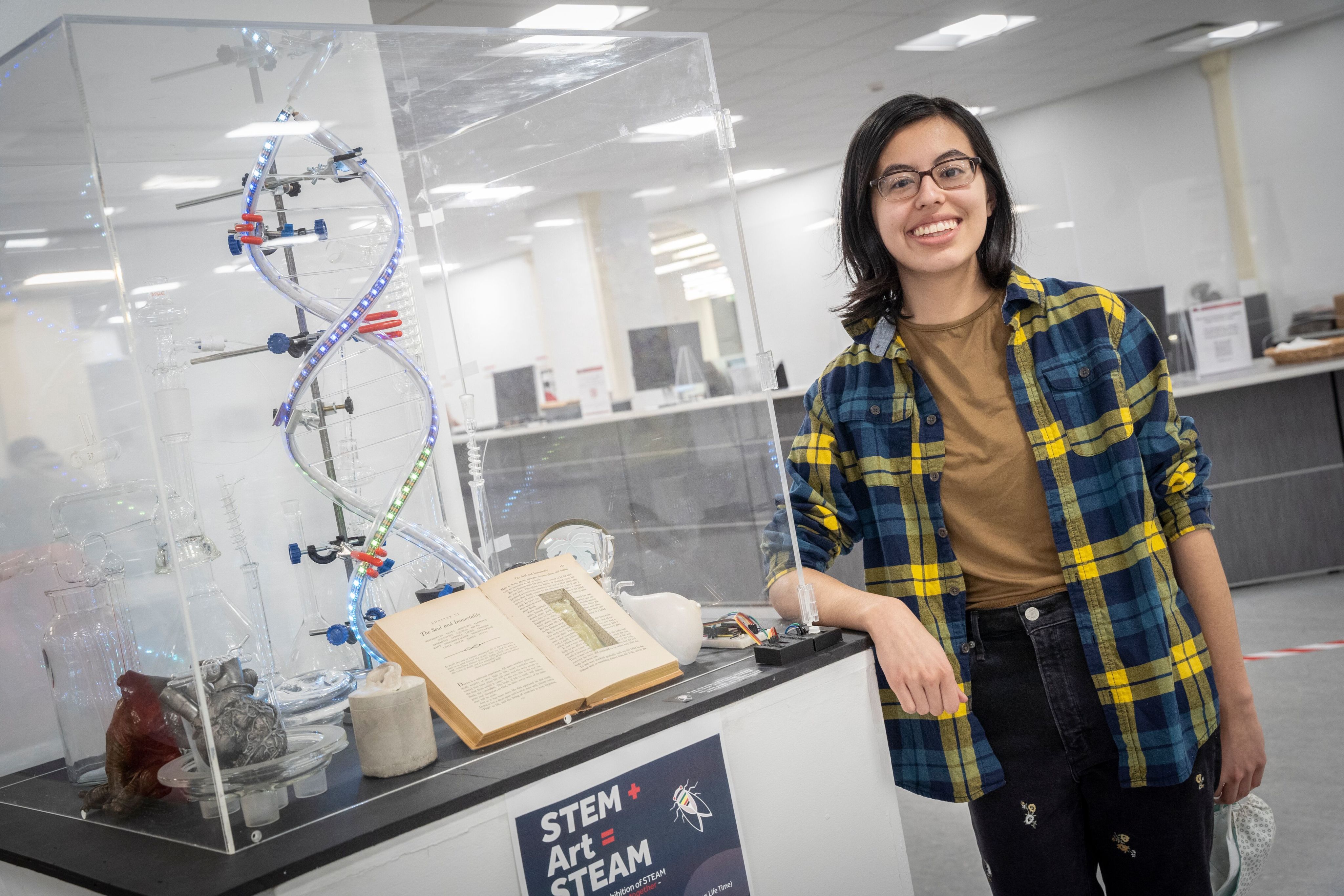 With support from Ete Chan, Luigia Than ’22 designed an exhibit to promote STEAM (STEM + art) and interdisciplinary research.